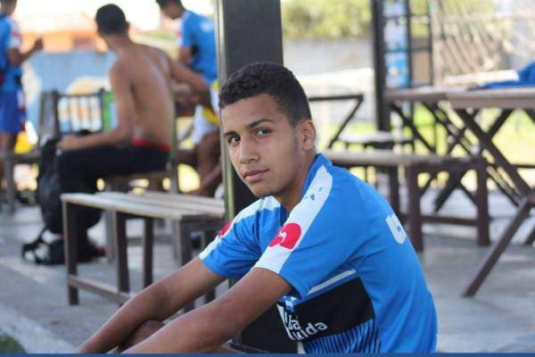 El joven defensor ingresó en el minuto 70´del segundo tiempo. Su historia en la Liga Nacional comenzó con gran suceso, pero no jugó más.