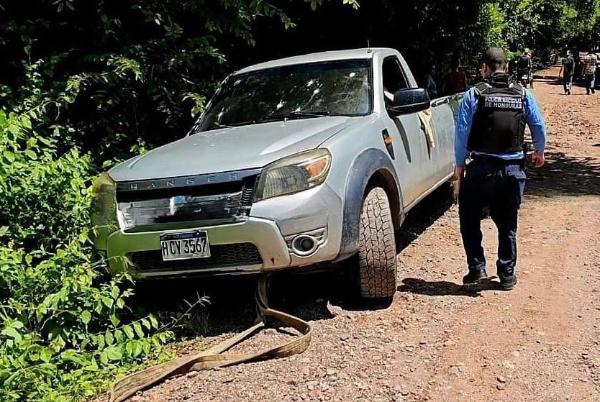 Acribillan a dos hombres dentro de un pickup en Santa Bárbara