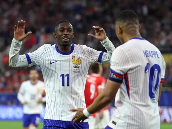 Ousmane Dembélé y Kylian Mbappé recibieron ofensivos comentarios por parte de Jorge Sampaoli.