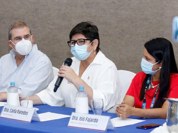 La secretaria de Salud, Carla Paredes, se reunió con empresarios de la zona norte para reforzar las medidas de prevención ante la alerta de sarampión en Honduras.