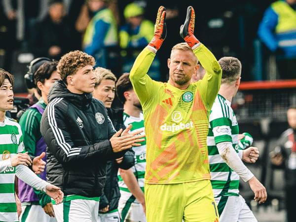 Jugadores del Celtic celebrando la victoria obtenida en nueva jornada de la Liga de Escocia.