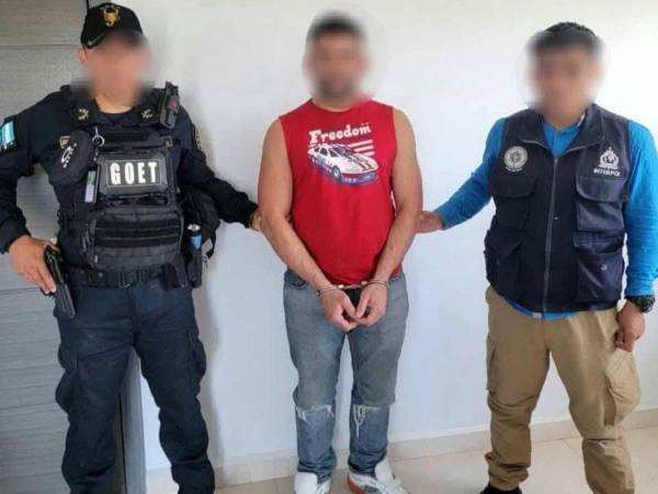 La Dirección Nacional de Servicios Policiales Fronterizos (DNSPF) capturó ayer en el Aeropuerto Internacional Ramón Villeda Morales a cinco ciudadanos hondureños que llegaron deportados de Estados Unidos.