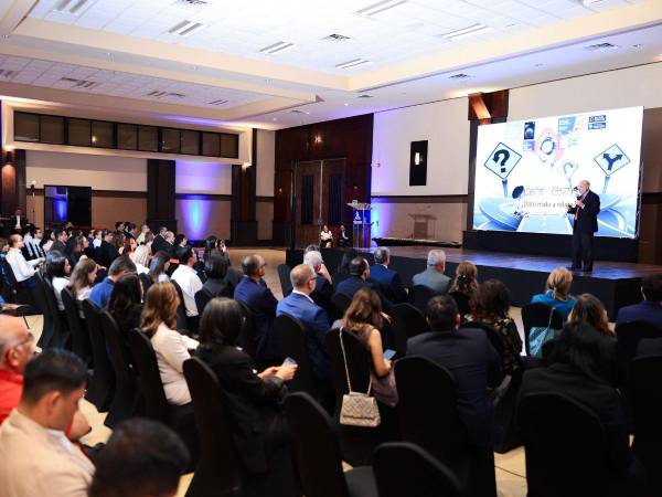 Italo Pizzolante durante la presentación de resultados del estudio Reputación en Centroamérica 2025.