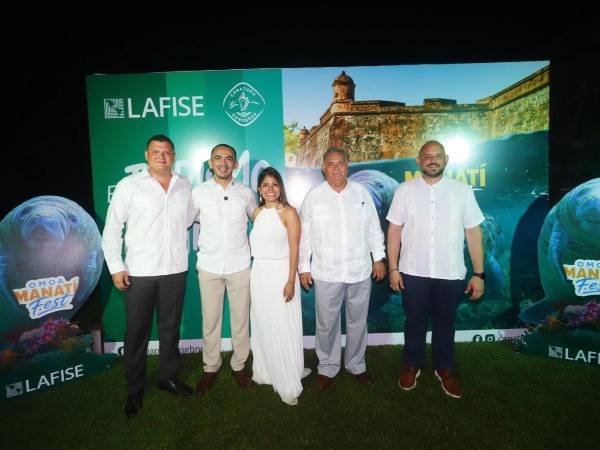 Autoridades y representantes del sector turístico junto a la representante de Banco LAFISE participaron en la primera edición de Manatí Fest Omoa.