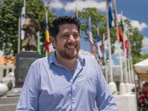 Steve Fajardo, yerno del alcalde permanecía prófugo y hoy se presentó voluntariamente a los tribunales junto a su tio y otro imputado.