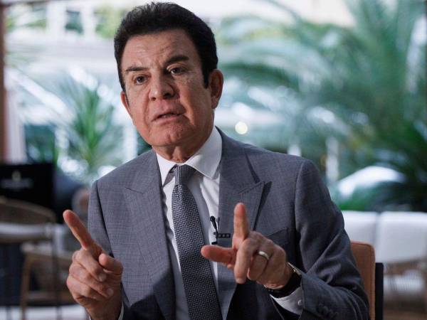 El candidato presidencial por el Partido Liberal para las elecciones del 30 de noviembre en Honduras, Salvador Nasralla, durante una entrevista en España.