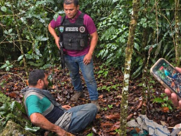 Un comerciante de 50 años fue rescatado con vida este sábado 19 de septiembre por agentes de la Unidad Nacional Antisecuestros (UNAS) de la Dirección Policial de Investigaciones (DPI), durante una operación ejecutada en una zona montañosa de la aldea Debajiados, en Santa Rita, Copán.