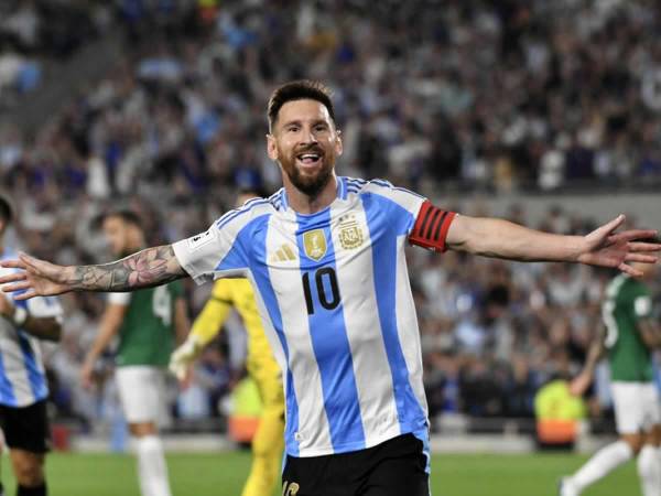 Leo Messi tuvo una gran noche en el Monumental, marcando un hat-trick para la goleada de Argentina 6-0 sobre Bolivia.
