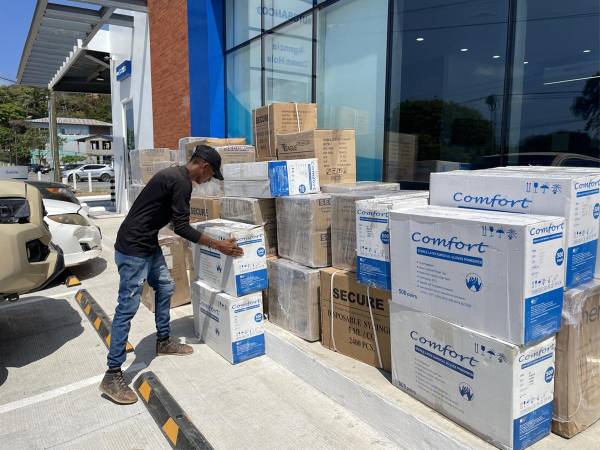 Grupo Ficohsa dona insumos sanitarios a hospital provisional en Roatán