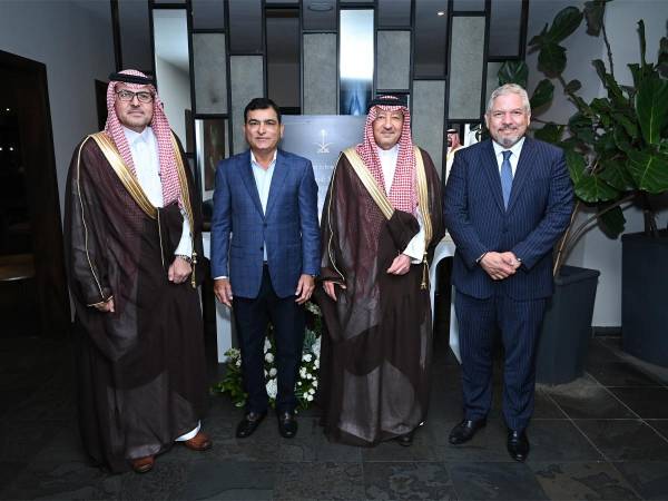 El embajador de Arabia Saudita, Haytham A Al Maliki; el empresario Yusuf Amdani; el ministro de Relaciones Exteriores de Arabia Saudita, Waleed A. Elkehereiji; y el canciller de la República, Enrique Reina.