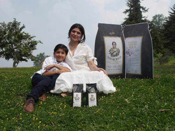 Breztny Alvarenga, gerente de producción de la finca Madre Linda fue la encargada de dar a conocer los pilares y valores de la marca, así como de su objetivo de visibilizar el trabajo de las mujeres.