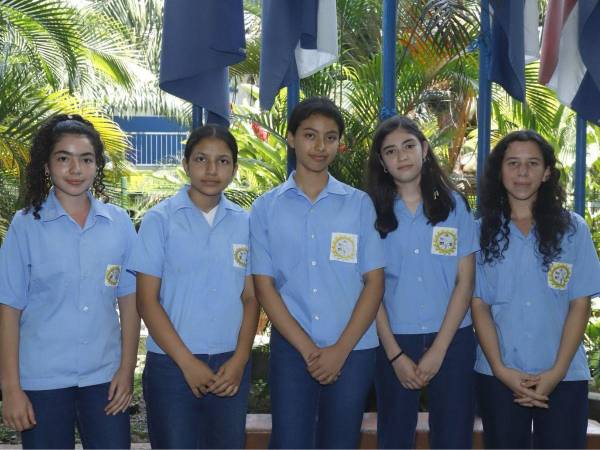 De una población estudiantil de cerca de 800 estudiantes, cinco jovencitas son las que destacan entre los mejores estudiantes de excelencia académica del Instituto Gubernamental Técnico Juan Alberto Melgar Castro, del municipio de San Francisco de Yojoa en aldea Cañaveral.