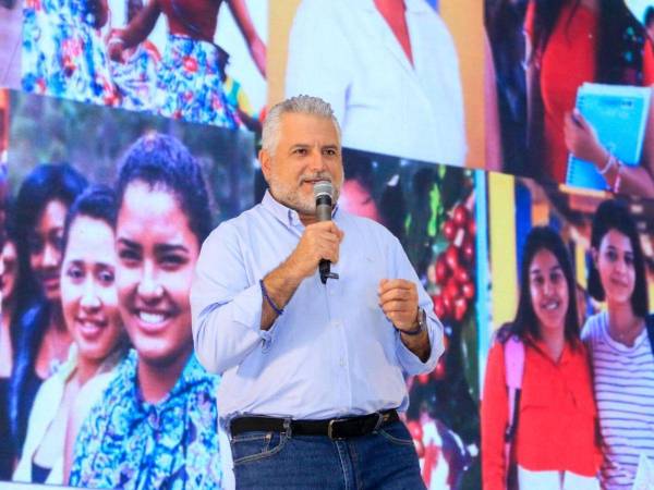 El candidato a la alcaldía de San Pedro Sula, Junior Burbara, presenta propuestas centradas en la mujer.