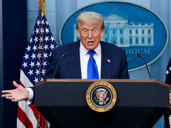 El Gobierno de Trump tiene como objetivo deportar a 3,000 migrantes a diario.