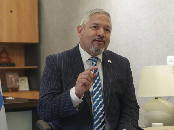 Eduardo Enrique Reina, canciller hondureño.