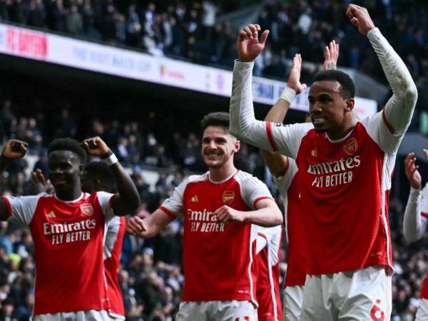 Futbolistas del Arsenal celebraron con mucha euforia el triunfazo ante Tottenham.