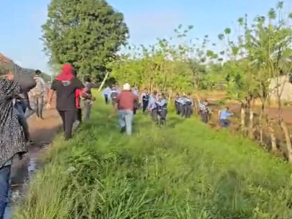 Grupos campesinos se enfrentan entre ellos en una aldea de Tocoa, Colón.
