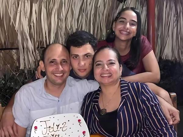Un pastor evangélico y su familia fueron asesinados por sicarios el pasado domingo mientras almorzaban en un restaurante de la ciudad colombiana de Aguachica, en el departamento del Cesar (noreste), matanza que ha causado conmoción en el país.