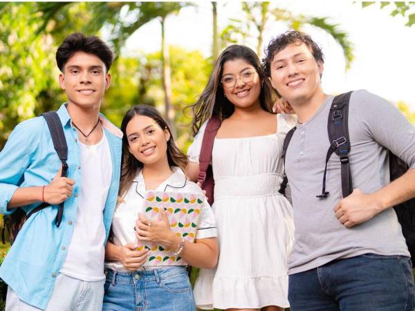 Estudiantes en las instalaciones de la universidad de San Pedro Sula.