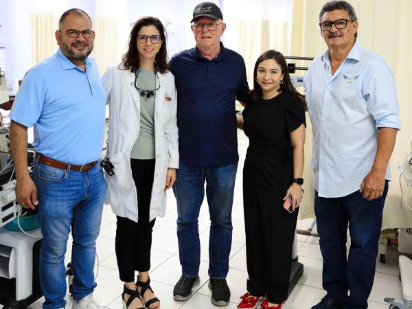 John Dewane, Elizabeth Blasberg, Walter Blasberg, Flor Cruz y Rafael Ugarte.