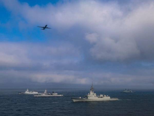 Estados Unidos desplegó tres buques con 4,000 soldados en las aguas del Caribe cerca de Venezuela.