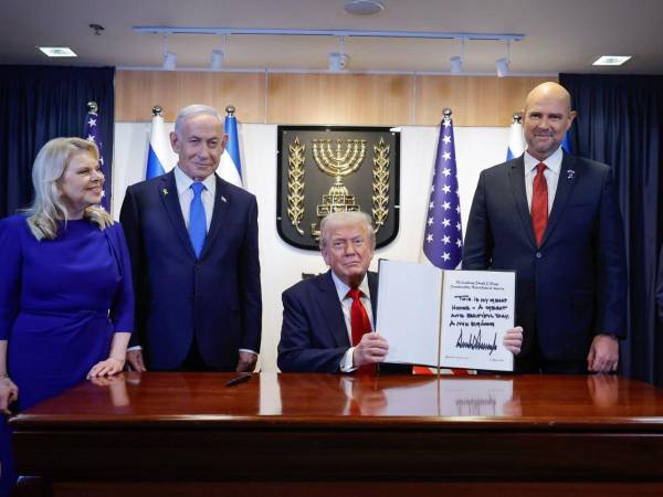 El presidente de Estados Unidos, Donald Trump, junto al primer ministro israelí, Benjamin Netanyahu, en el parlamento en Jerusalén.