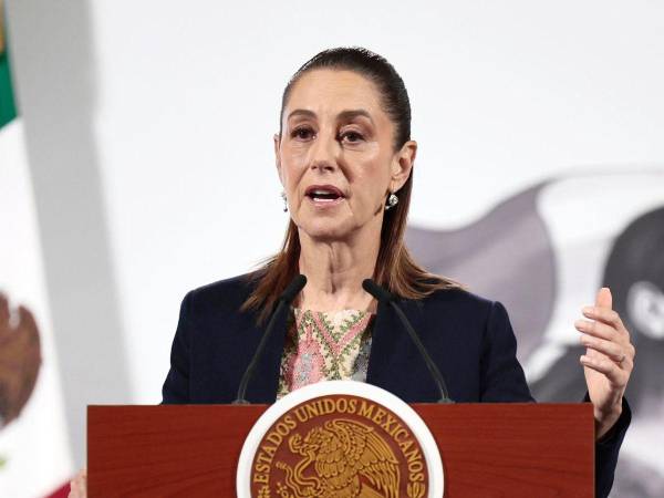 La presidenta de México, Claudia Sheinbaum, durante su rueda de prensa matutina este lunes en Palacio Nacional de la Ciudad de México.