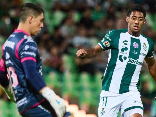 El hondureño Antony ‘Choco‘ Lozano no pudo marcar con el Santos Laguna frente al Mazatlán.