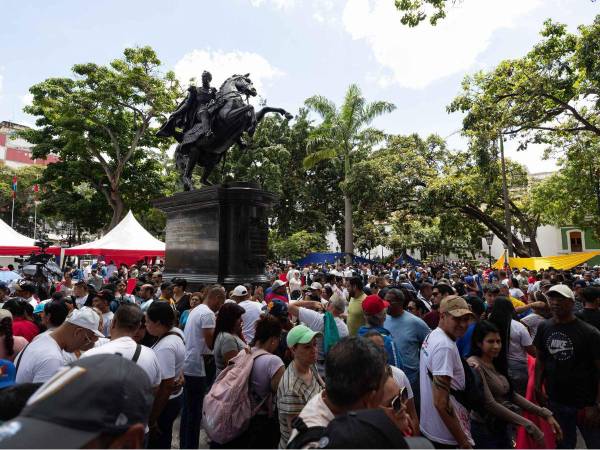 Cientos de personas participaron en una jornada de alistamiento de la Milicia Bolivariana de Venezuela en Caracacs.