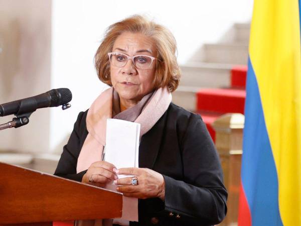 La canciller de Colombia, Rosa Villavicencio, habla durante una rueda de prensa este lunes, en Bogotá.