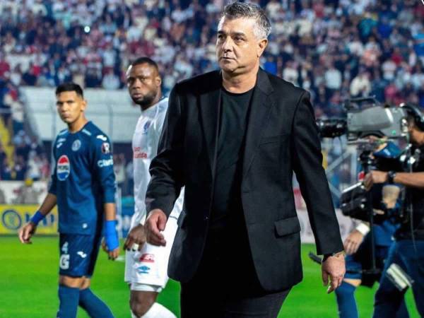 Diego Vázquez recibió ocho partidos de sanción por lo ocurrido en la Gran Final entre Olimpia y Motagua.