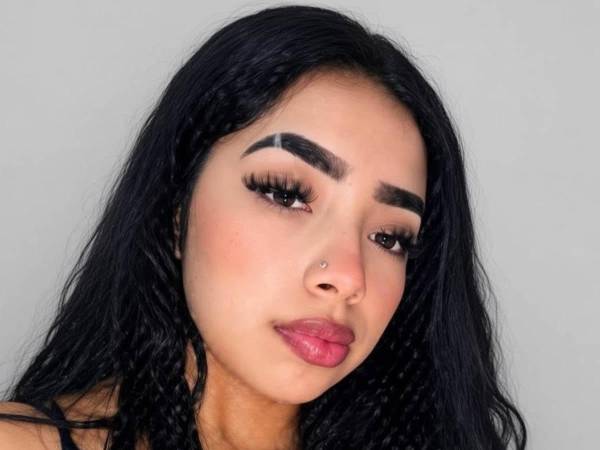 Mellory Paullette Espinoza Elizalde, una joven reportada como desaparecida desde el martes 25 de agosto, fue encontrada asesinada días después en la isla Jambelí, provincia de El Oro, Ecuador, luego de que un tatuaje permitiera establecer su identidad.
