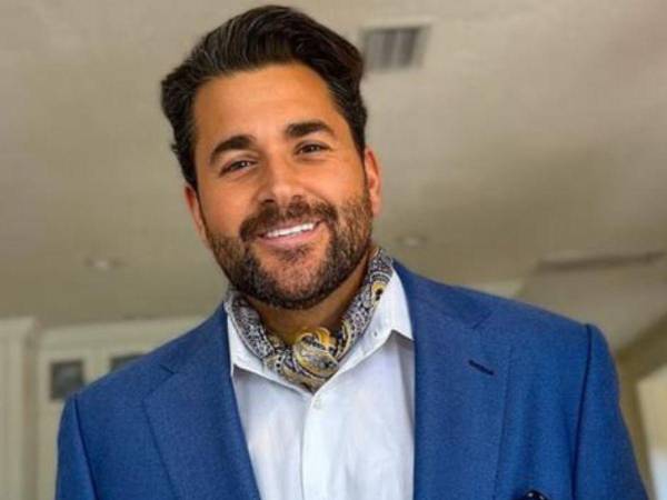 El influencer Nick Adams se autodescribe en redes sociales como un macho alfa.