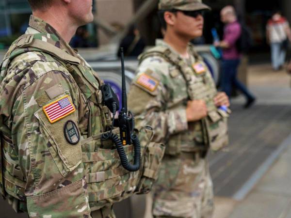 Agentes de la Guardia Nacional patrullan Washington D.C.