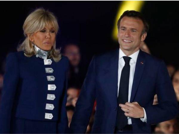 El presidente de Francia, Emmanuel Macron, junto a su esposa, Brigitte.