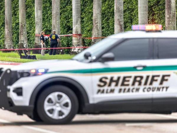 Aagentes del FBI en el Club Trump International Golf en West Palm Beach, Florida, en una imagen de archivo.