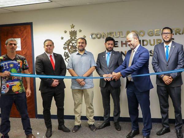 En la ceremonia también participó el Director Ejecutivo del INM, Wilson Paz, el Comisionado del RNP, Oscar Rivera, y el Cónsul Adscrito de México en Kansas City.