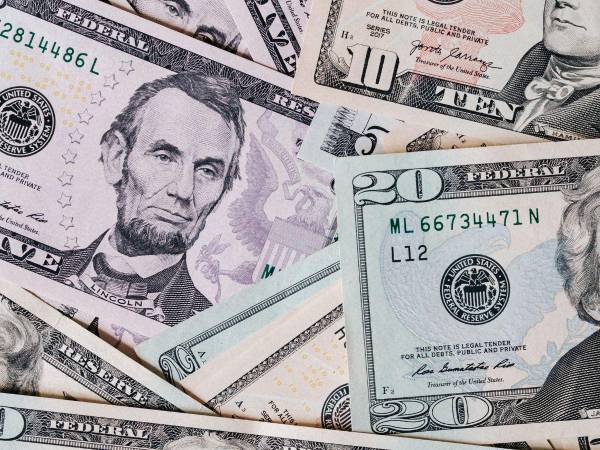 La subasta diaria de divisas, establecida por el BCH, busca equilibrar la oferta y la demanda de moneda extranjera en el país.