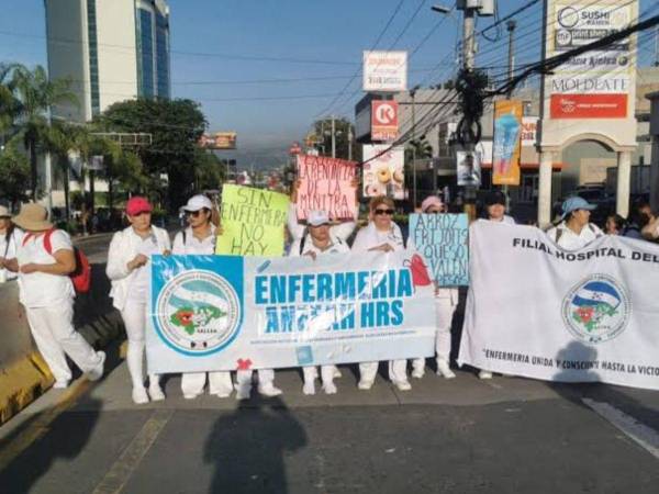 Enfermeras logran acuerdo con el Gobierno, pero aún quedan reclamos pendientes.