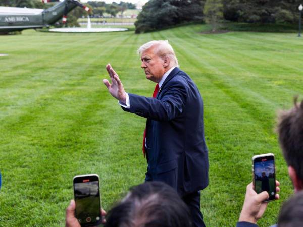 El presidente de Estados Unidos, Donald Trump, viaja hacia Inglaterra para una visita de Estado.