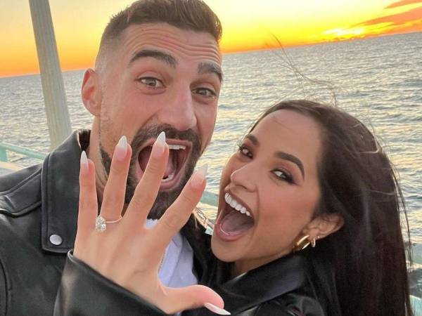 Becky G y el futbolista<b> </b>Sebastian Lletget.