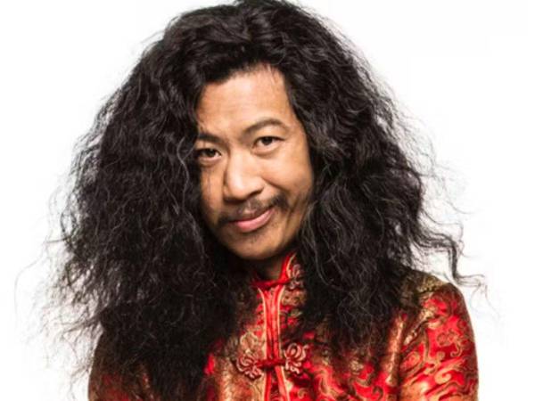 En las últimas horas la industria de la comedia se vistió de luto después de que se confirmara la muerte del comediante y actor, Bun Hay Mean, también conocido en la industria como El Chino Gracioso. La noticia fue anunciada en redes sociales.