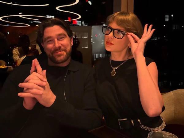 Taylor Swift y Travis Kelce iniciaron su relación en 2023 y se comprometieron en 2025.