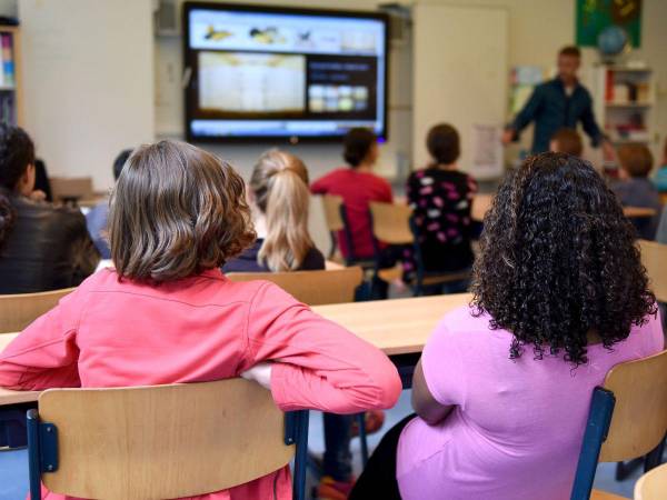 Alumnos en un salón de clases en Estados Unidos.