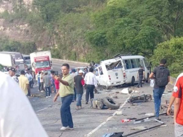 Tras la tragedia en la que murieron siete agentes de la Policía Nacional y otras 29 personas resultaron lesionadas en el kilómetro 51 de la carretera CA-5 —a la altura de El Rodeo, La Villa de San Antonio, Comayagua—, el Ministerio Público (MP), a través de la Fiscalía de Comayagua, presentó un requerimiento fiscal en contra del conductor de la grúa involucrada en el accidente.