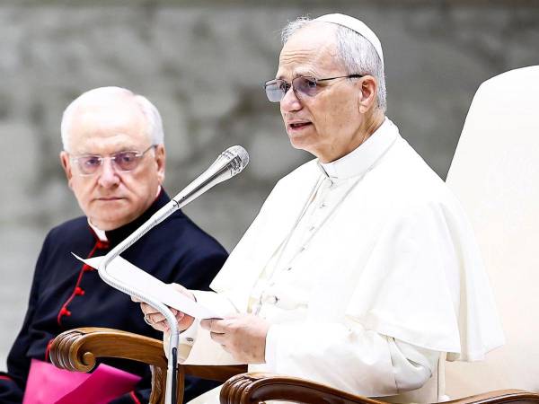 El papa León XIV dirige la audiencia general semanal en el Aula Pablo VI, Ciudad del Vaticano.