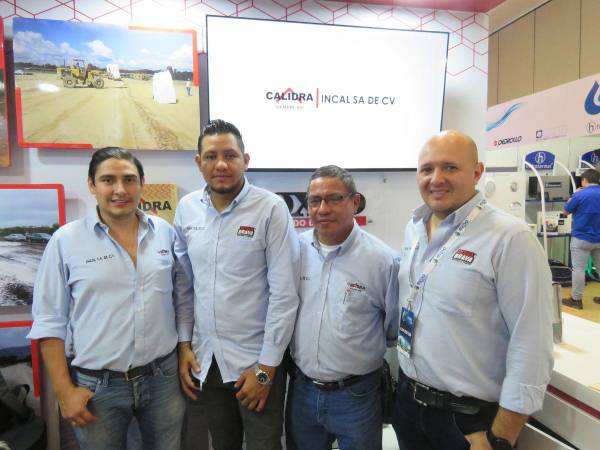 El equipo de Incal durante la Expoconstruye 2025, presentando sus productos de alta calidad diseñados para el sector construcción.