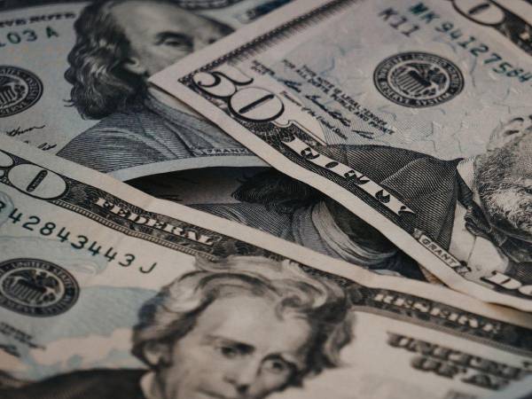 La subasta diaria de divisas, establecida por el BCH, busca equilibrar la oferta y la demanda de moneda extranjera en el país.