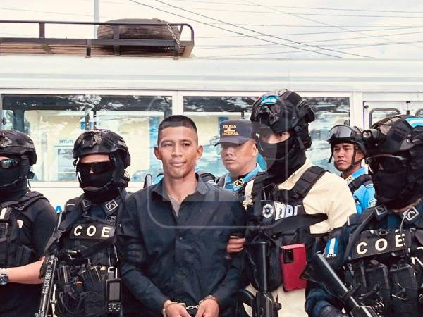 Carlos Alexis Mencía Molina, conocido con el alias de “El Gato Negro”.