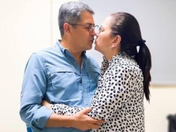 La exprimera dama Ana García aseguró este miércoles que su familia se prepara para recibir al expresidente Juan Orlando Hernández, quien anunció su retorno a Honduras para el próximo domingo 26 de julio, luego de la suspensión provisional de la orden de captura y la alerta roja internacional en su contra.